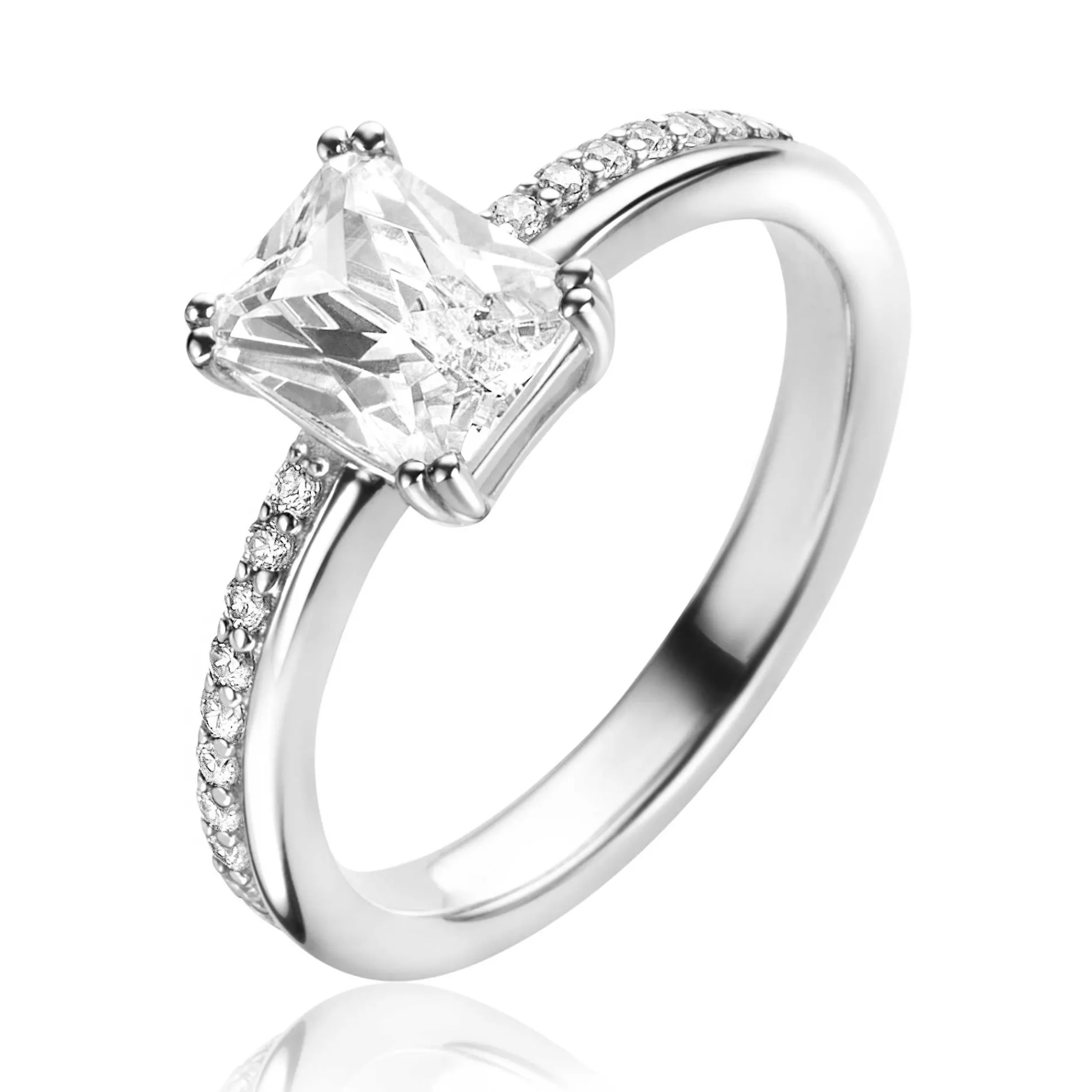 ZINZI zilveren luxe ring met rechthoekige witte zirconia in een vierpoots-zetting. De scheen heeft een multi-look uitstraling. ZIR2392