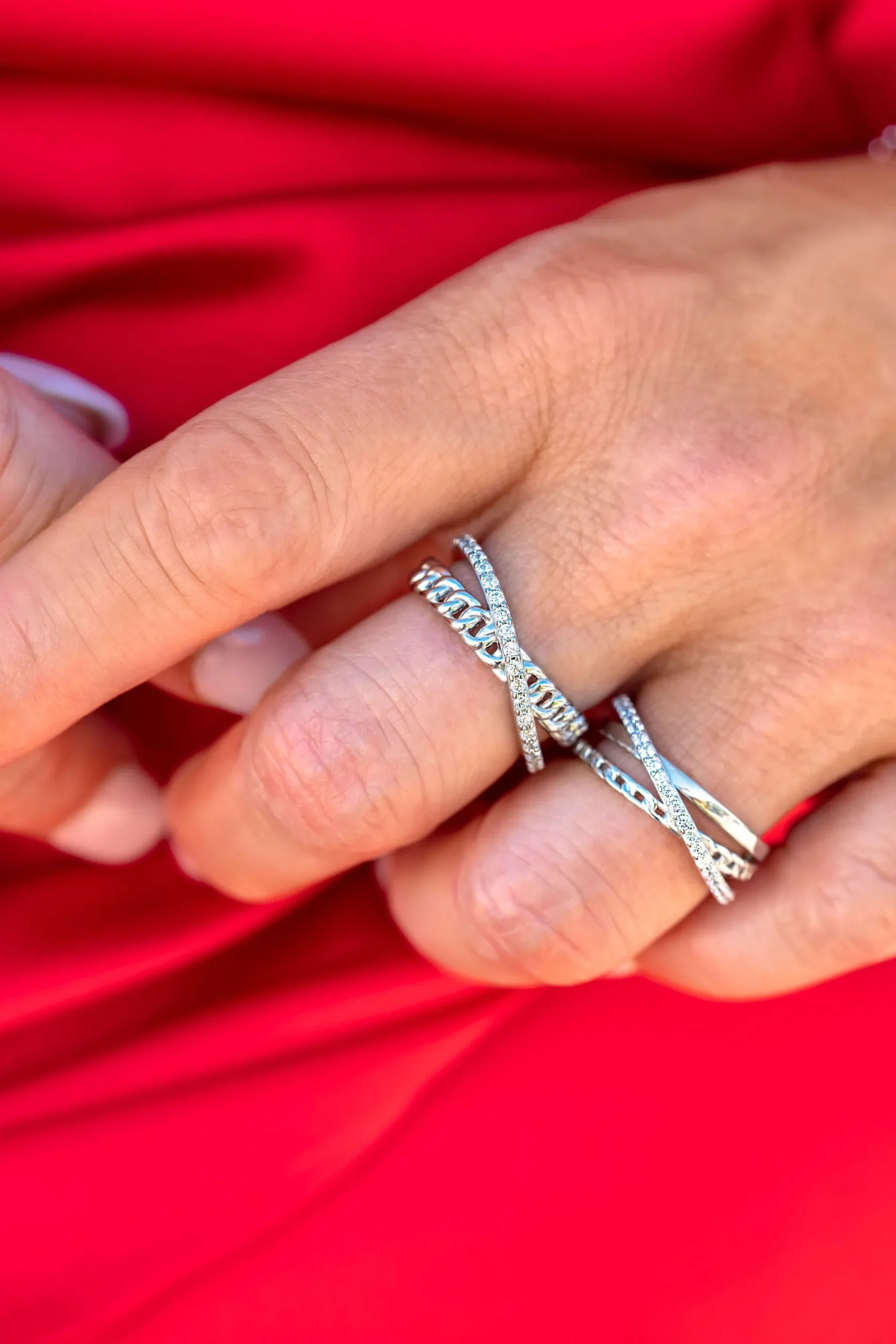 ZINZI zilveren luxe ring met cross-over design, bezet met witte zirconia's en gourmet schakels ZIR2326
