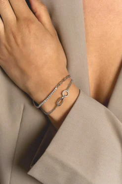 ZINZI zilveren multi-look armband met twee kettinkjes, verbonden aan een ovale schakel en open rondje bezet met witte zirconia's 17-20cm ZIA2463