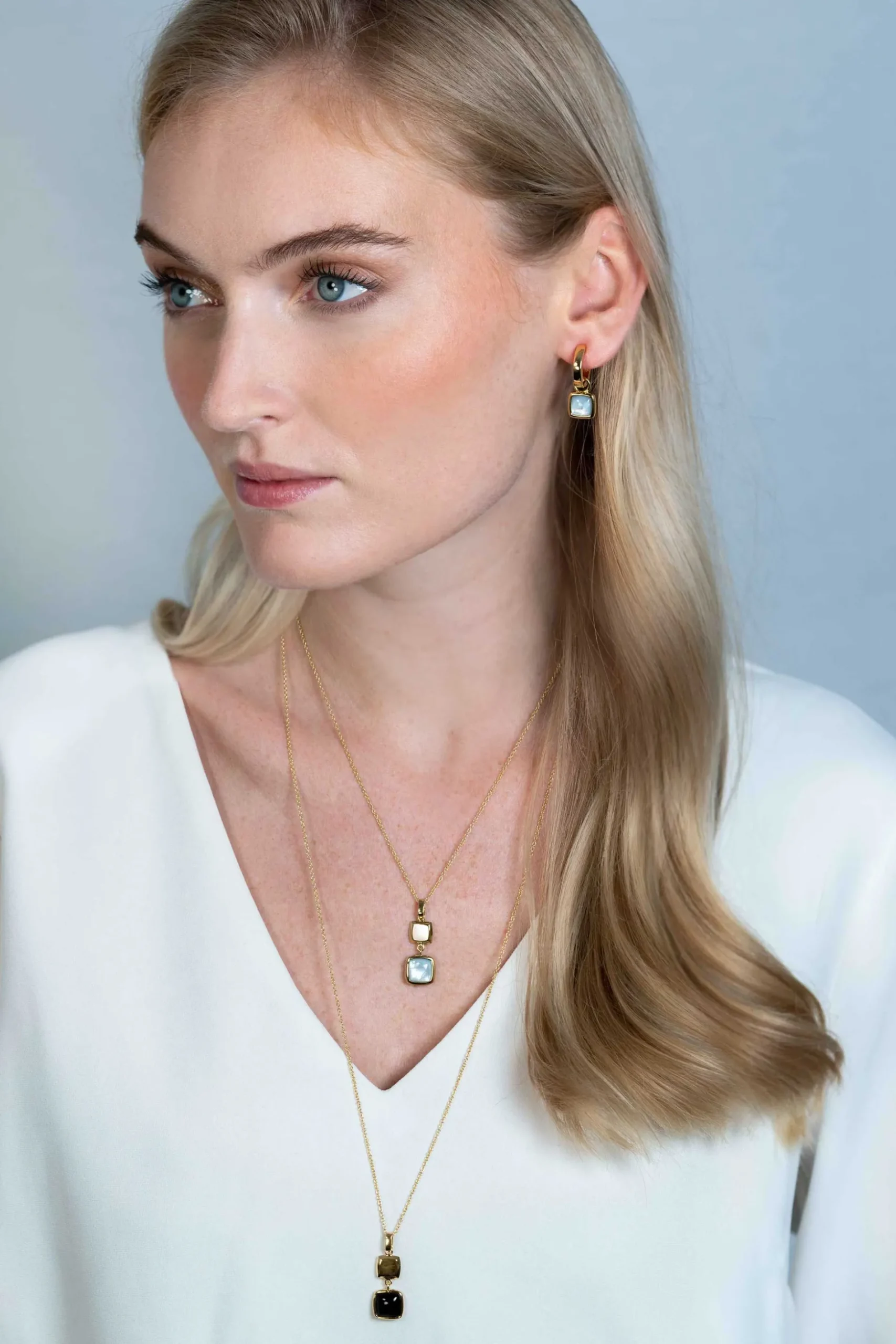 ZINZI zilveren oorbedels extra 14K geel verguld vierkant tweezijdig zwarte onyx en witte parelmoer 10mm ZICH2257G (zonder oorringen)