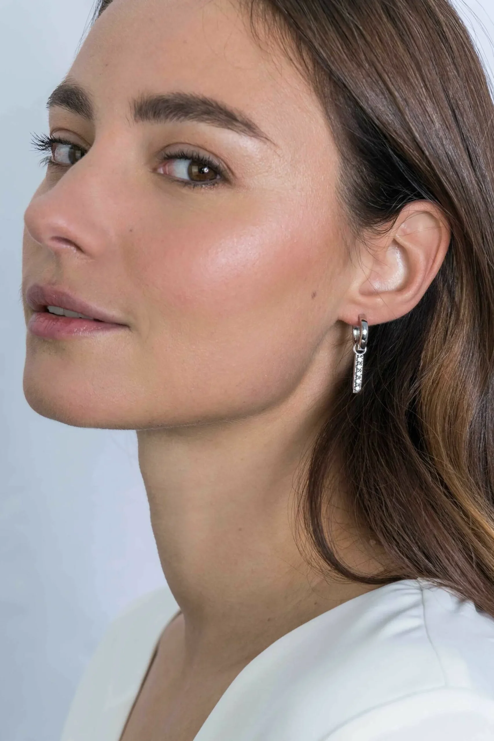 ZINZI zilveren oorbedels 21,5 mm staafje zirconia ZICH2142. (zonder oorringen).