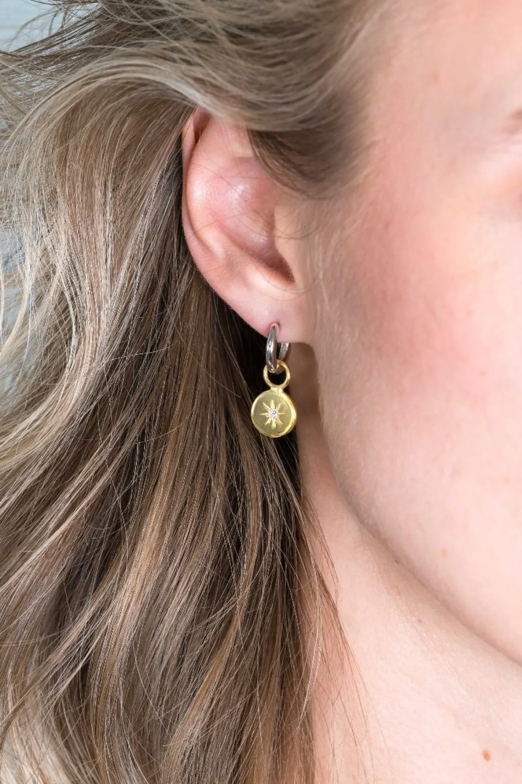 ZINZI zilveren oorbedels 14K geel verguld rond 10mm zon witte zirconia ZICH1994G (zonder oorringen)