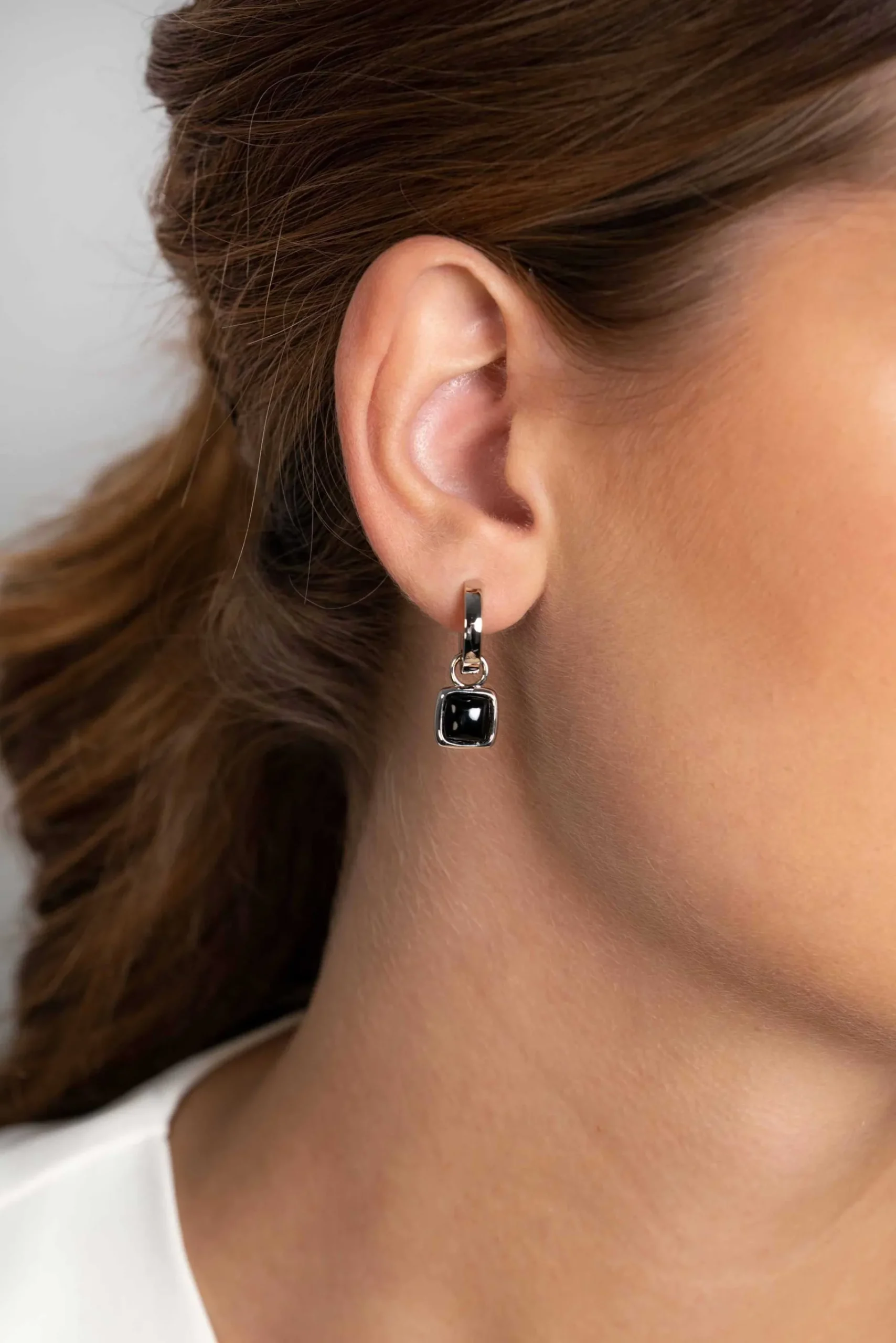 ZINZI zilveren oorbedels vierkant tweezijdig zwarte onyx en witte parelmoer 10mm ZICH2257 (zonder oorringen)