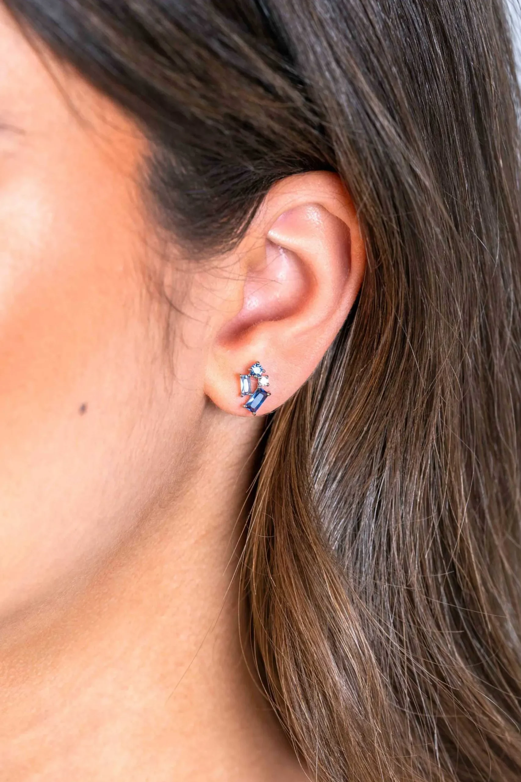 ZINZI zilveren oorknoppen 11mm rond en rechthoeken, bezet met witte en blauwe kleurstenen ZIO2293