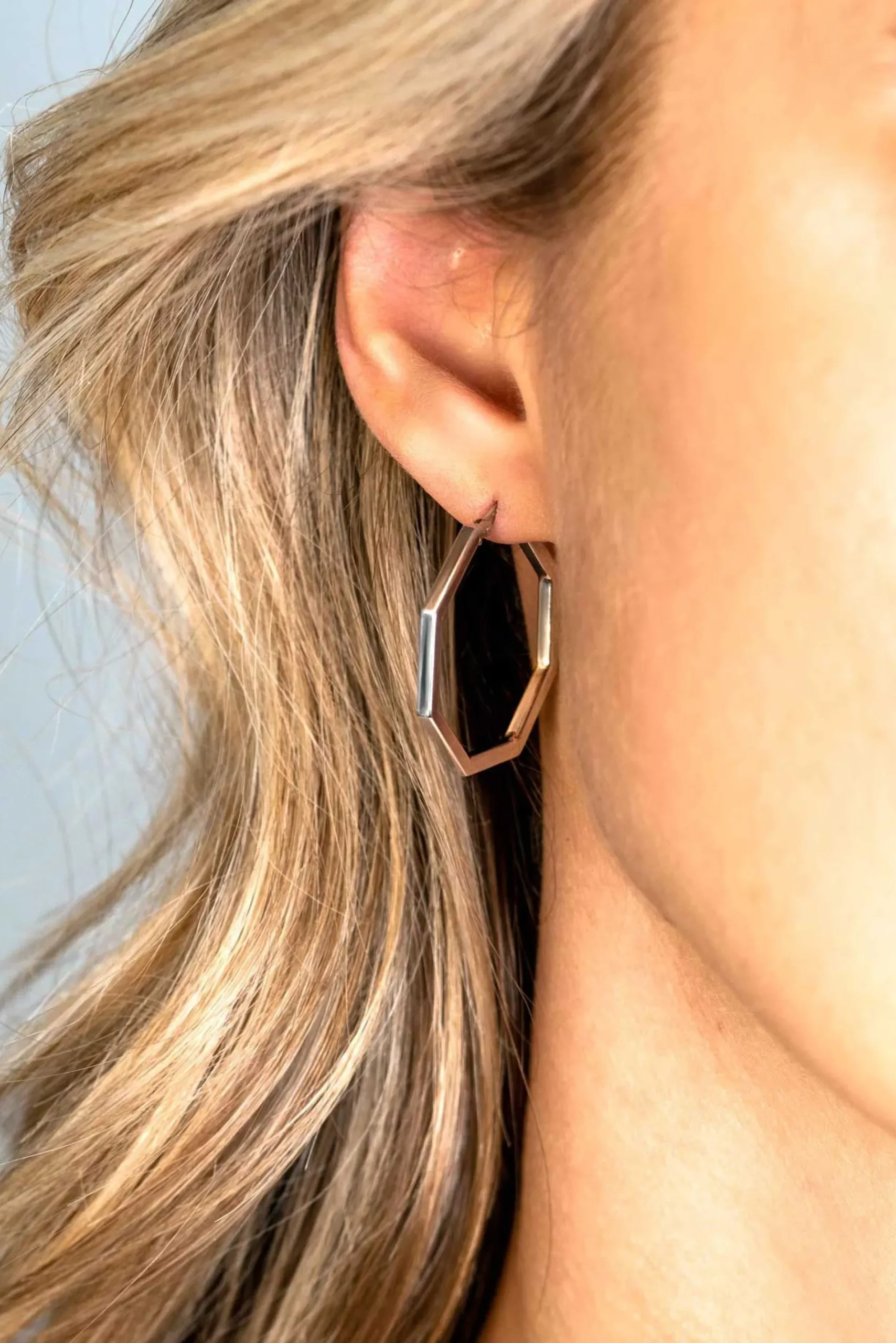 ZINZI zilveren oorringen in trendy zeshoek 27 x 2mm ZIO2323