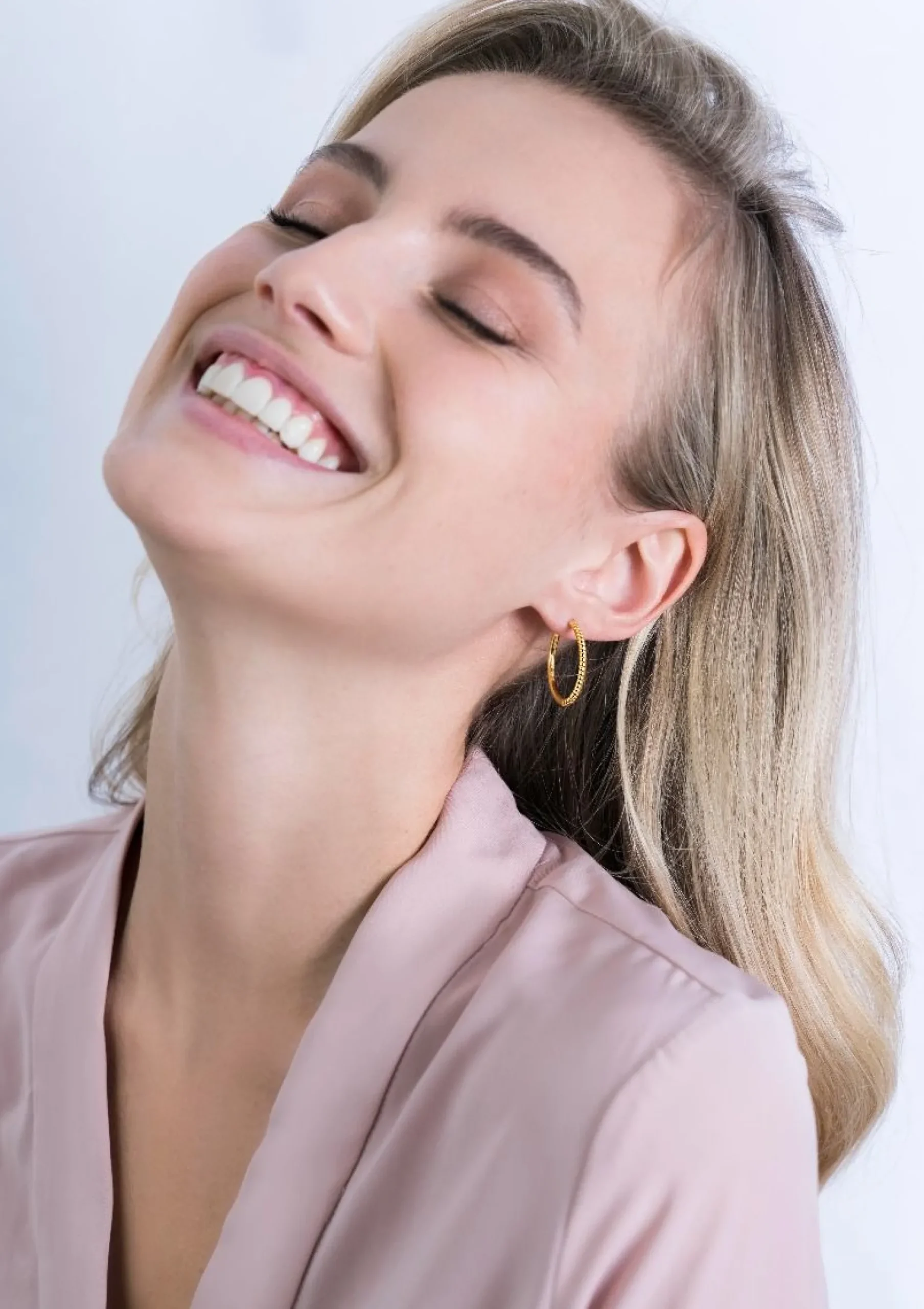 ZINZI zilveren oorringen 14K geelverguld gedraaid motief 25 x 2mm ZIO2129G