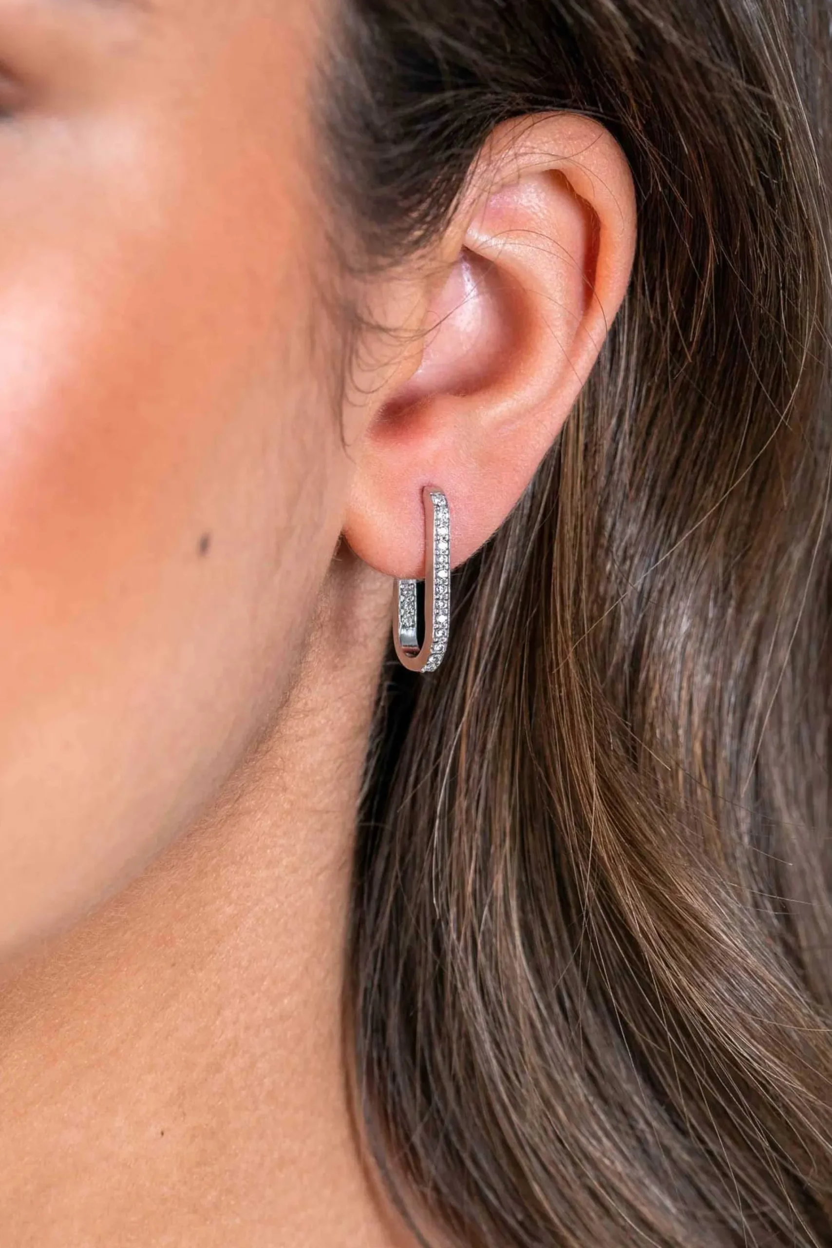 ZINZI zilveren oorstekers in ovale vorm (20mm) bezet met witte zirconia's ZIO2310