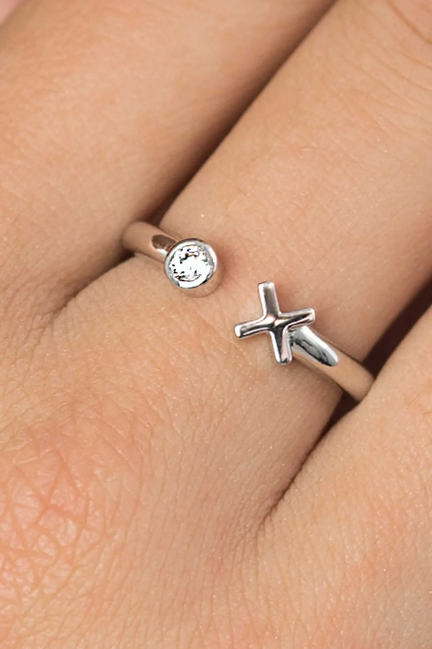 ZINZI zilveren open ring kruisje rond wit ZIR1821