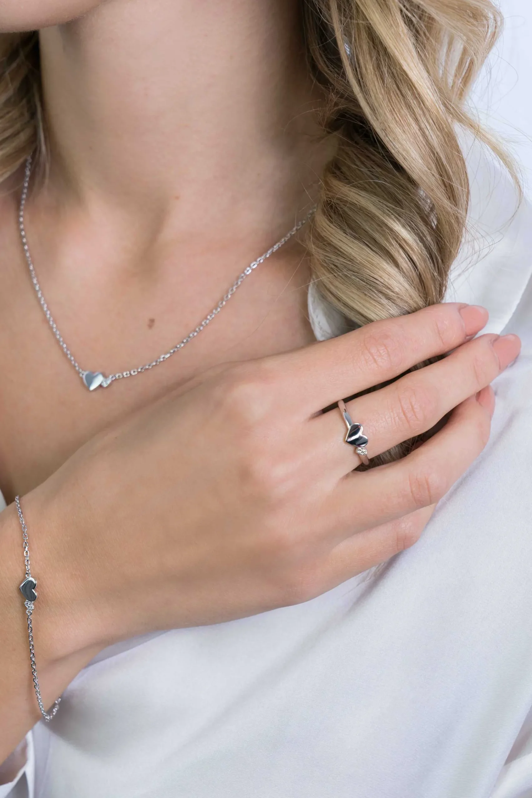 ZINZI zilveren ring hartjes glad en witte zirconia's ZIR2137