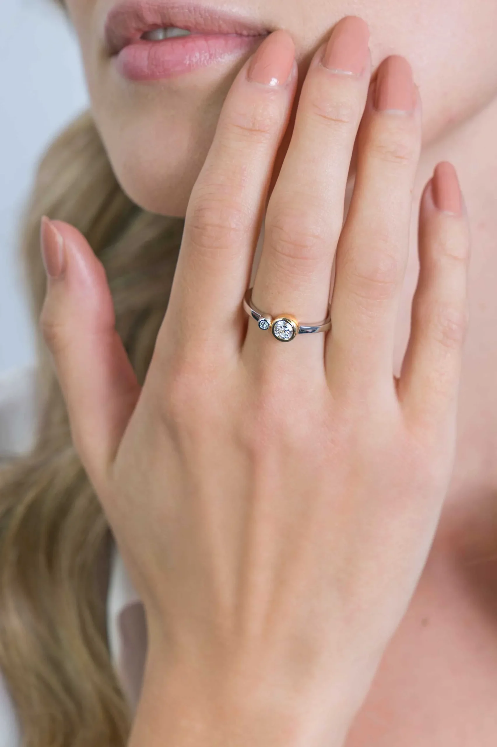 ZINZI zilveren ring 14K geelverguld rond wit 6mm ZIR2146