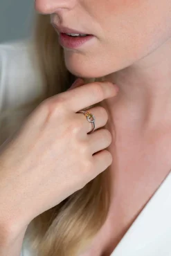ZINZI zilveren ring met extra 14K geel vergulde X-vorm en ronde vorm met witte zirconia's ZIR2260