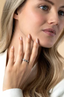 ZINZI zilveren ring met hartjes afwisselend bezet met witte zirconia's ZIR1798Z
