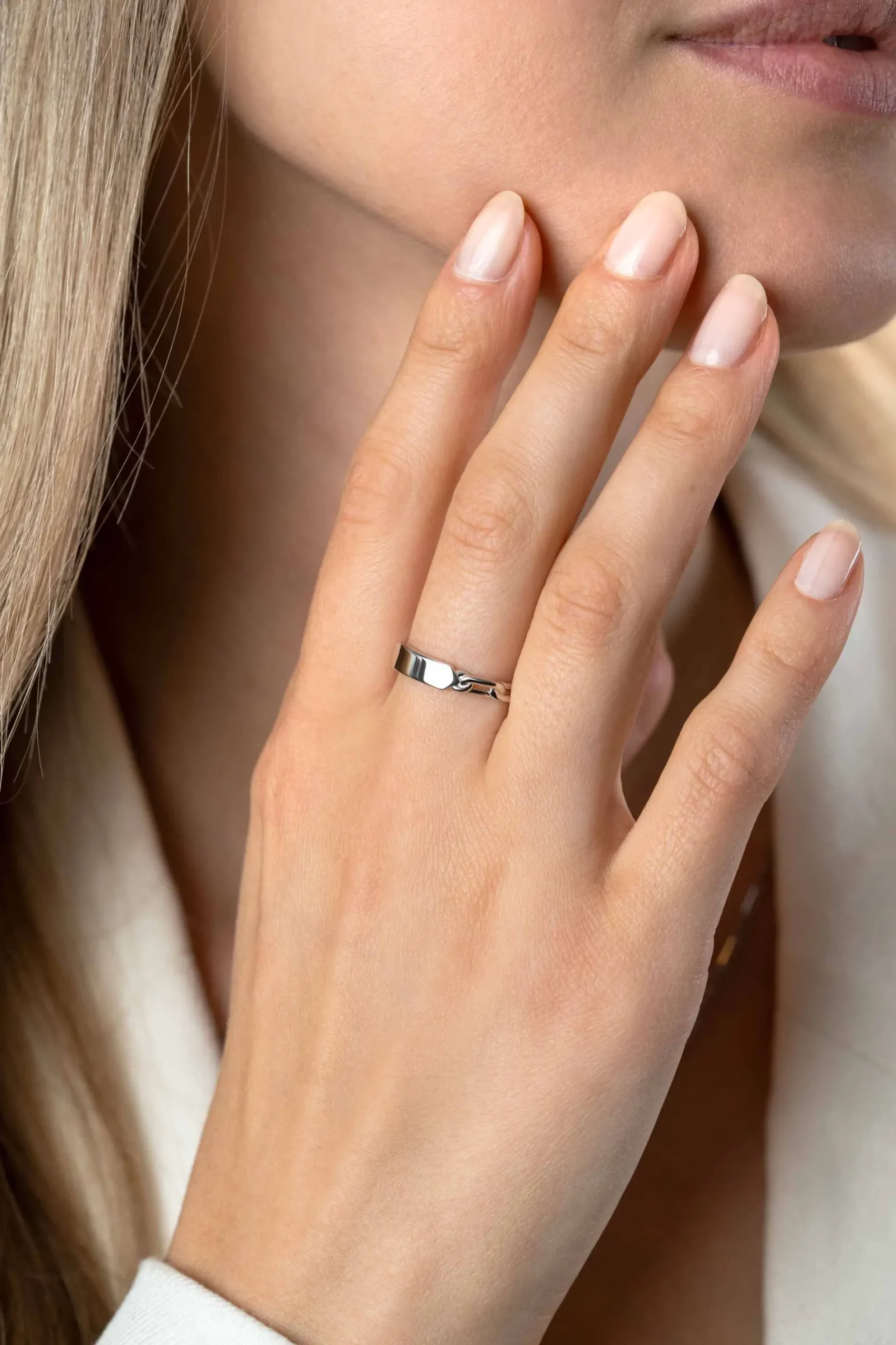 ZINZI zilveren ring met paperclip schakels en rechthoekig glanzend plaatje ZIR2530
