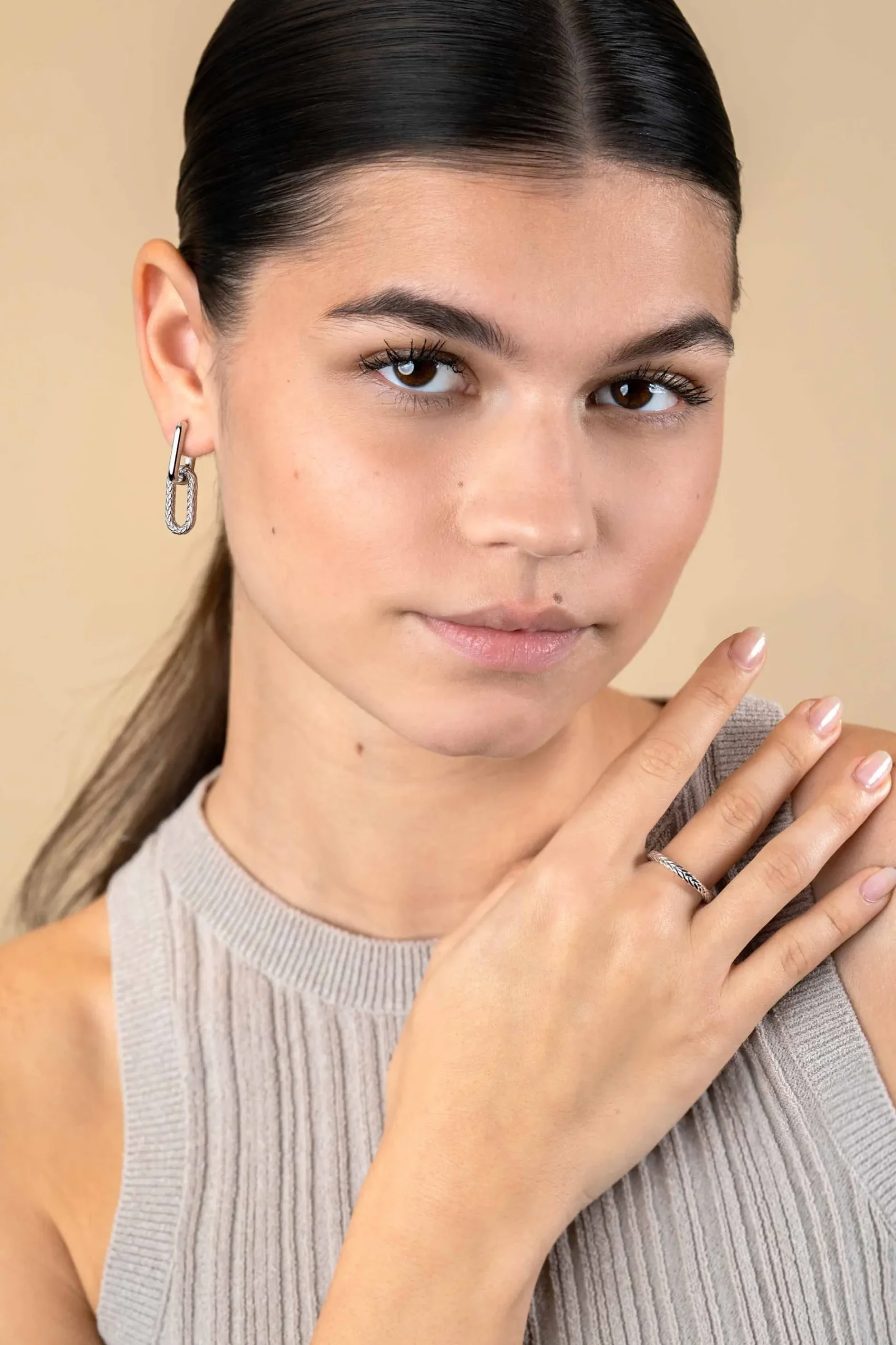ZINZI zilveren ring met sierlijk gevlochten touweffect 2,6mm breed ZIR2553