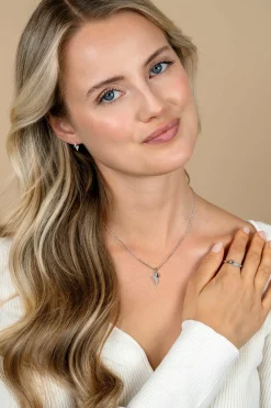 ZINZI zilveren ring met twee druppelvormen, bezet met witte zirkonia's ZIR2681