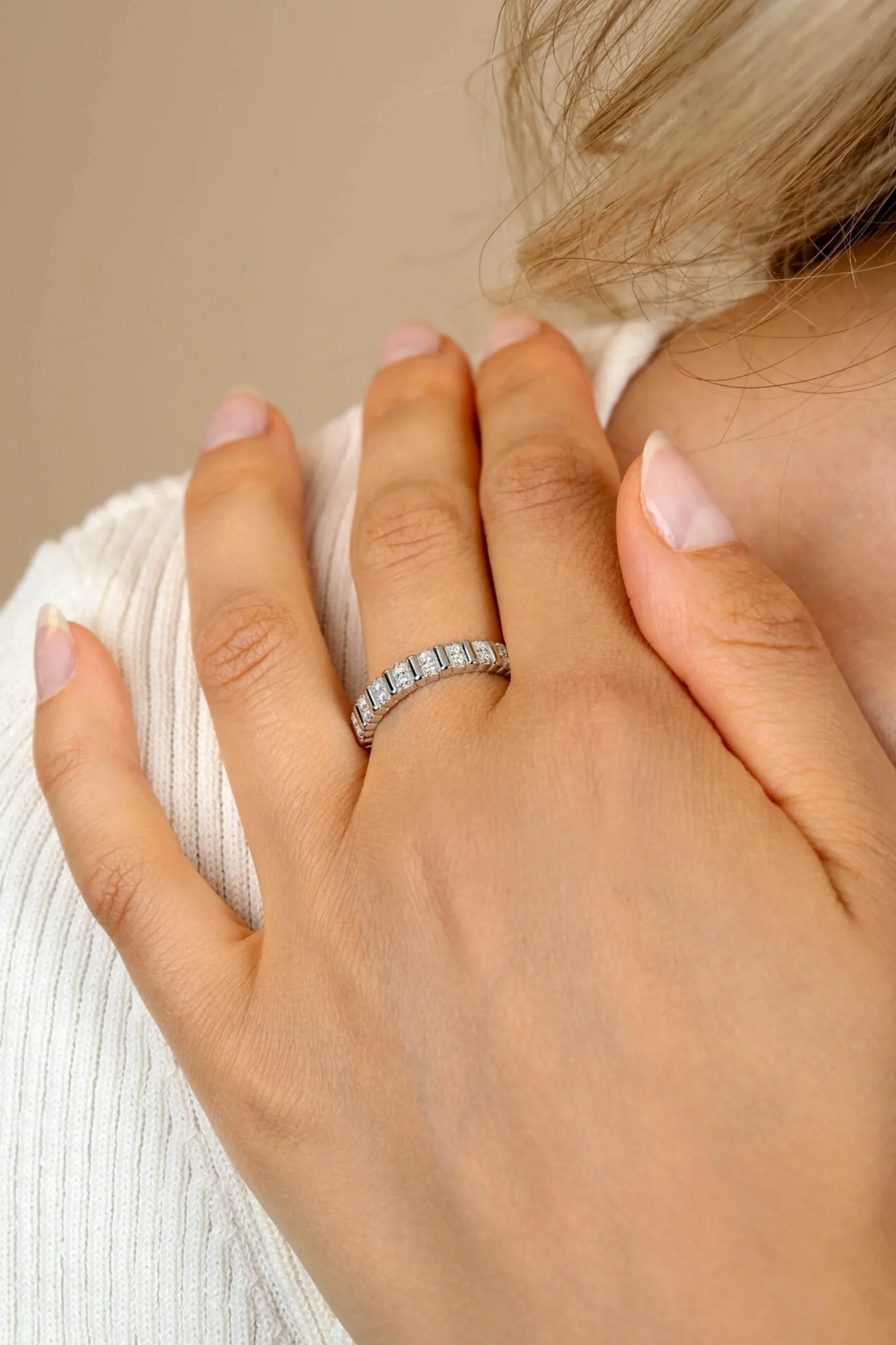 ZINZI zilveren ring (4mm breed) bezet met witte zirkonia's ZIR2686