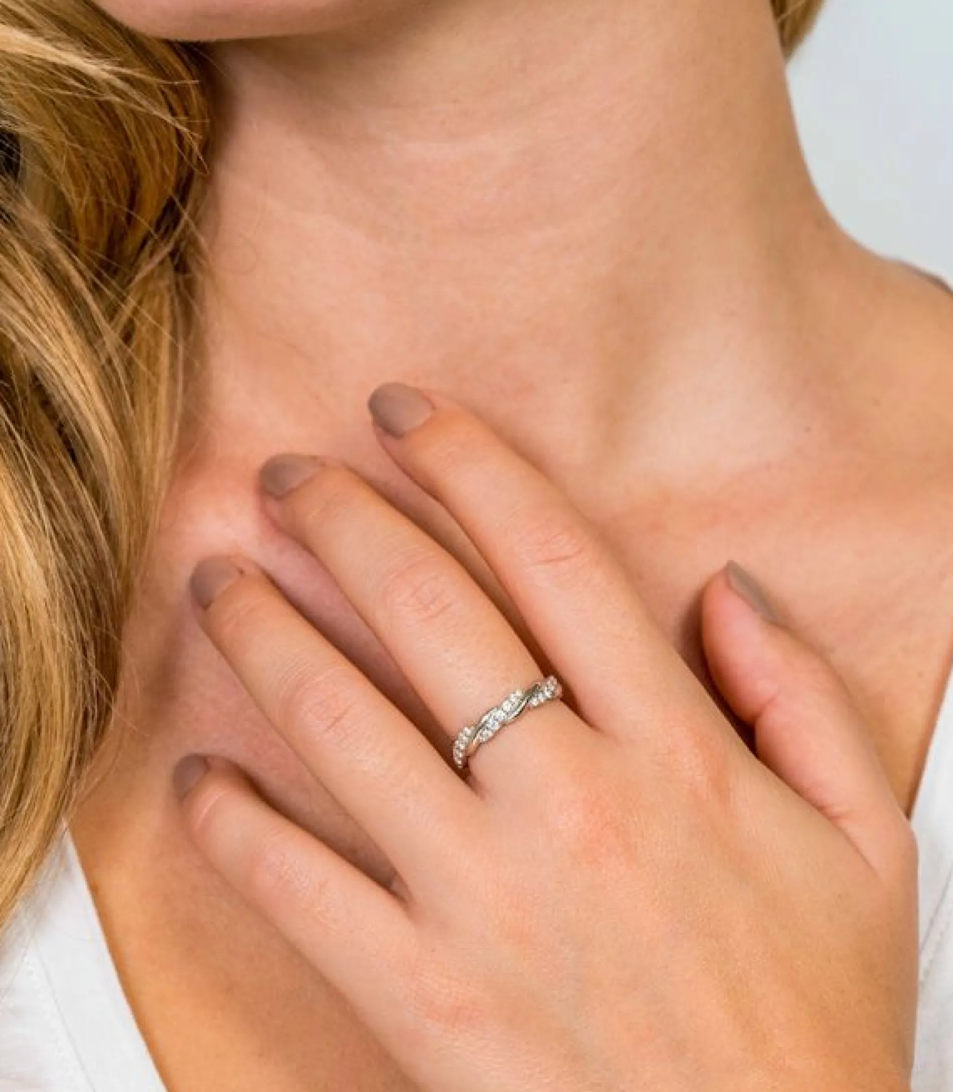 ZINZI zilveren ring verweven glad wit ZIR1781