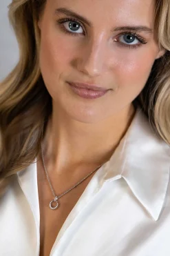 ZINZI zilveren ronde hanger 15mm gedraaid motief, hangoog bezet met witte zirconia's ZIH2403 (zonder collier)