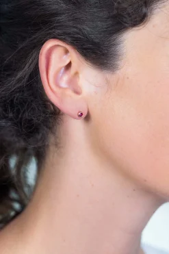ZINZI zilveren rosé vergulde oorknoppen 4mm rode kleursteen ZIO1177RR
