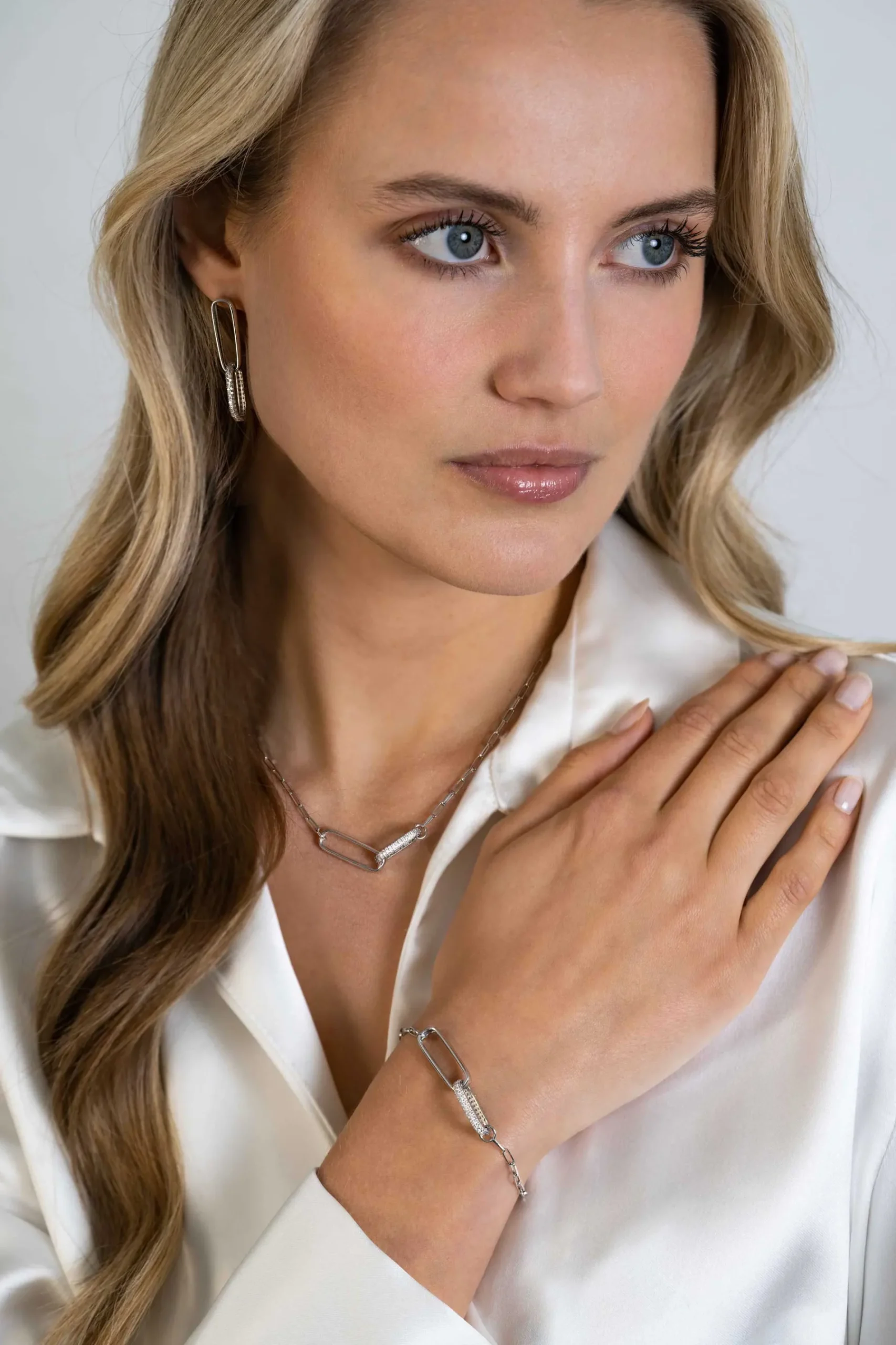 ZINZI zilveren schakel ketting 45cm met 2 grote ovale schakels, bezet met witte zirconia ZIC2371