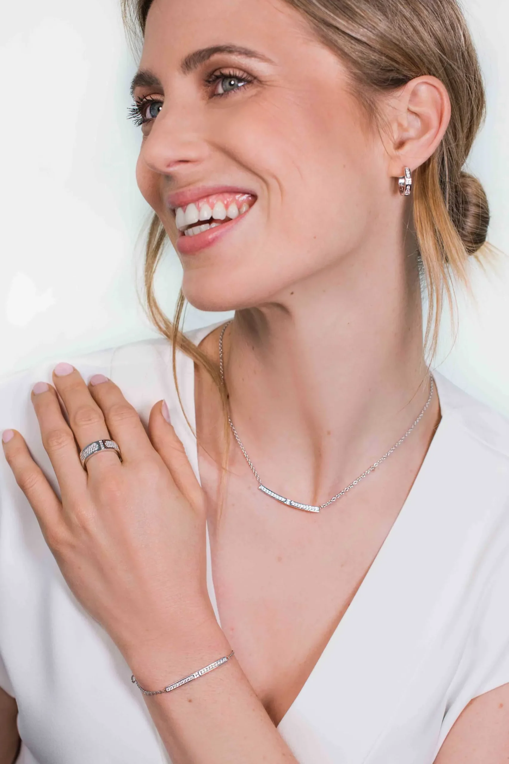 ZINZI zilveren schakelcollier met staafje witte zirconia's 42-45cm ZIC1957