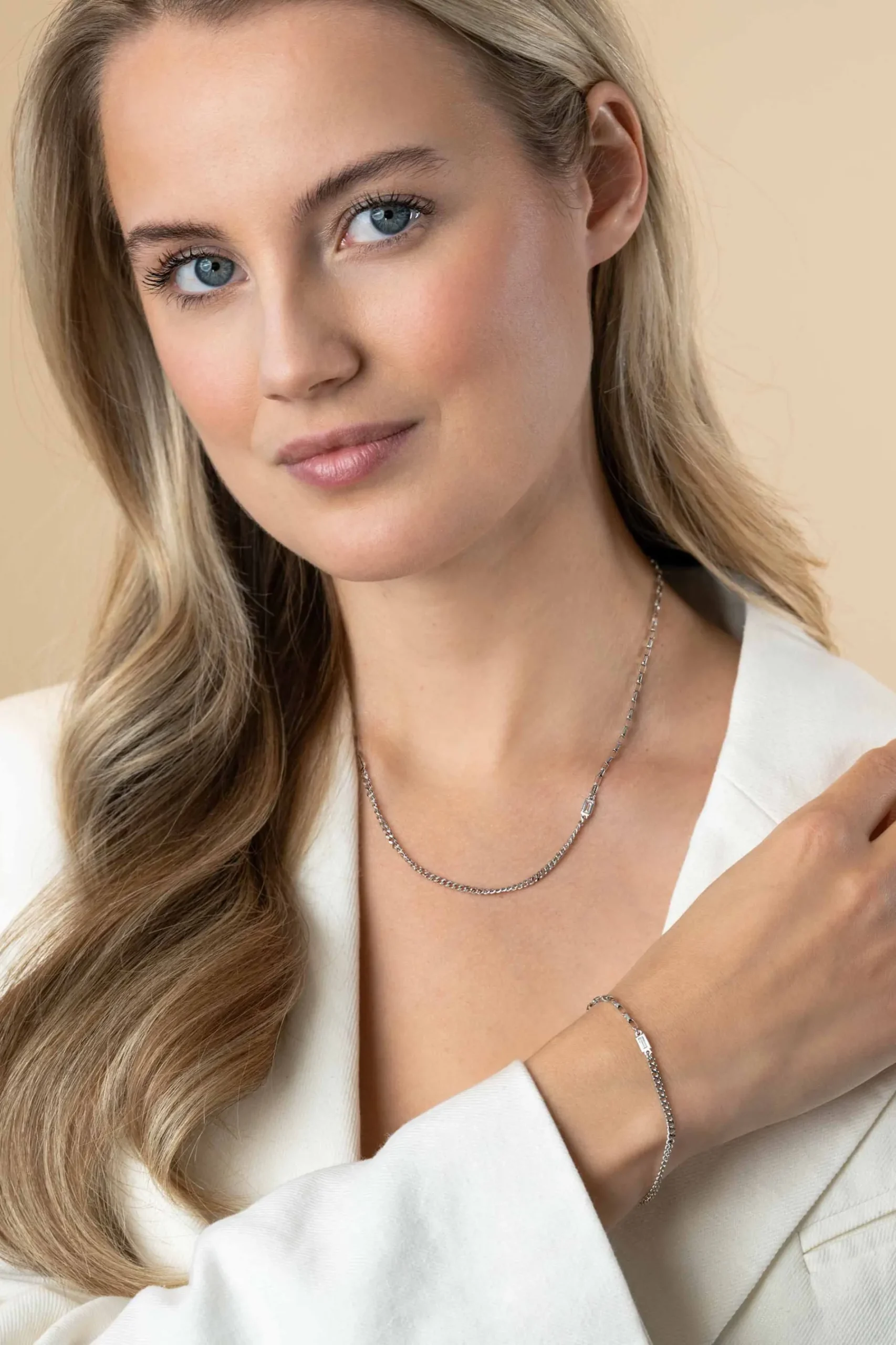 ZINZI zilveren schakelketting met gourmet en vierkante schakels met rechthoekige zetting witte zirconia 42-45cm ZIC2519