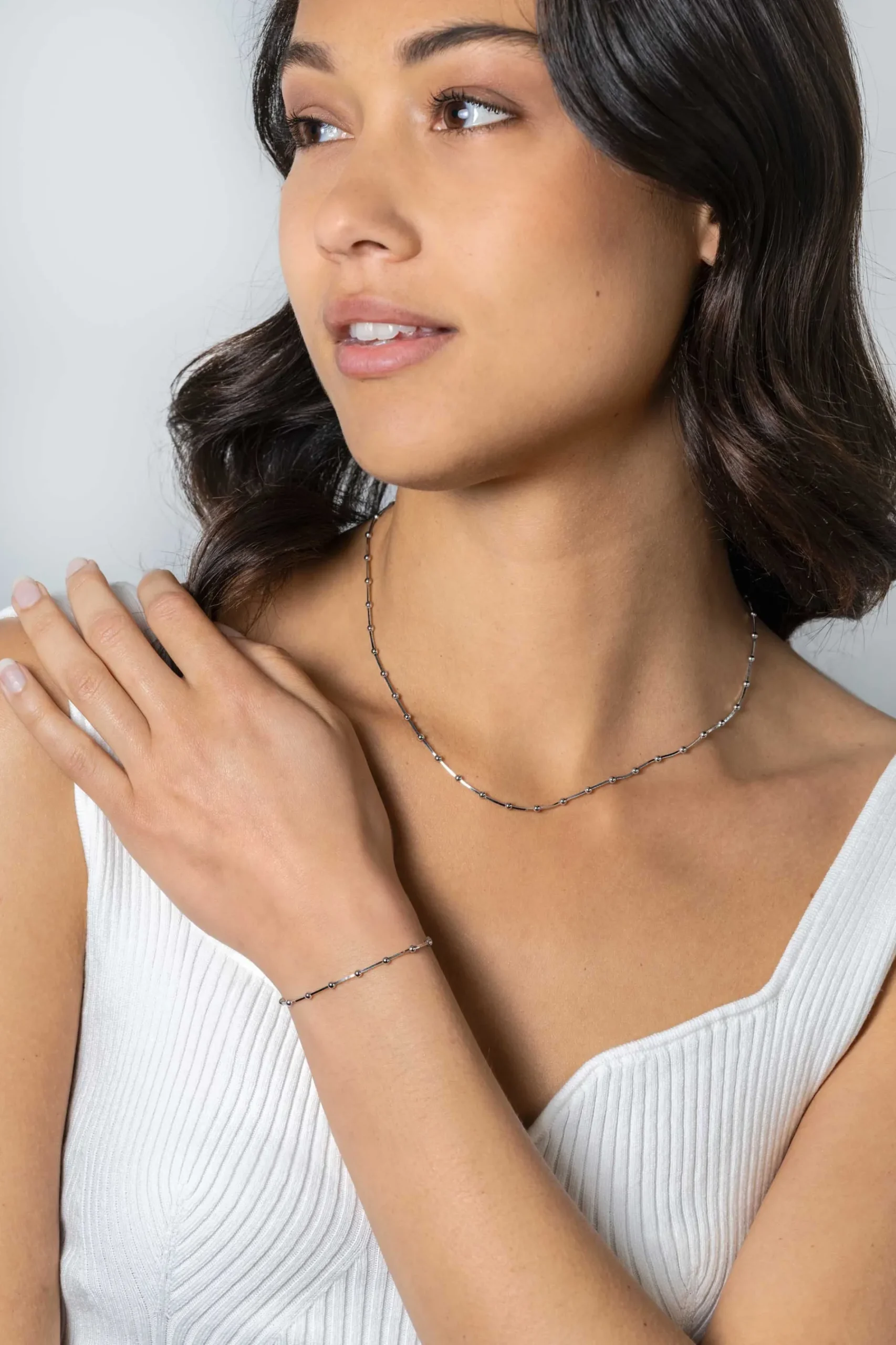 ZINZI zilveren slangen-ketting met vierkant geslepen schakels en 40 verfijnde glanzende bolletjes (2,5mm breed) 43-45cm ZIC2471