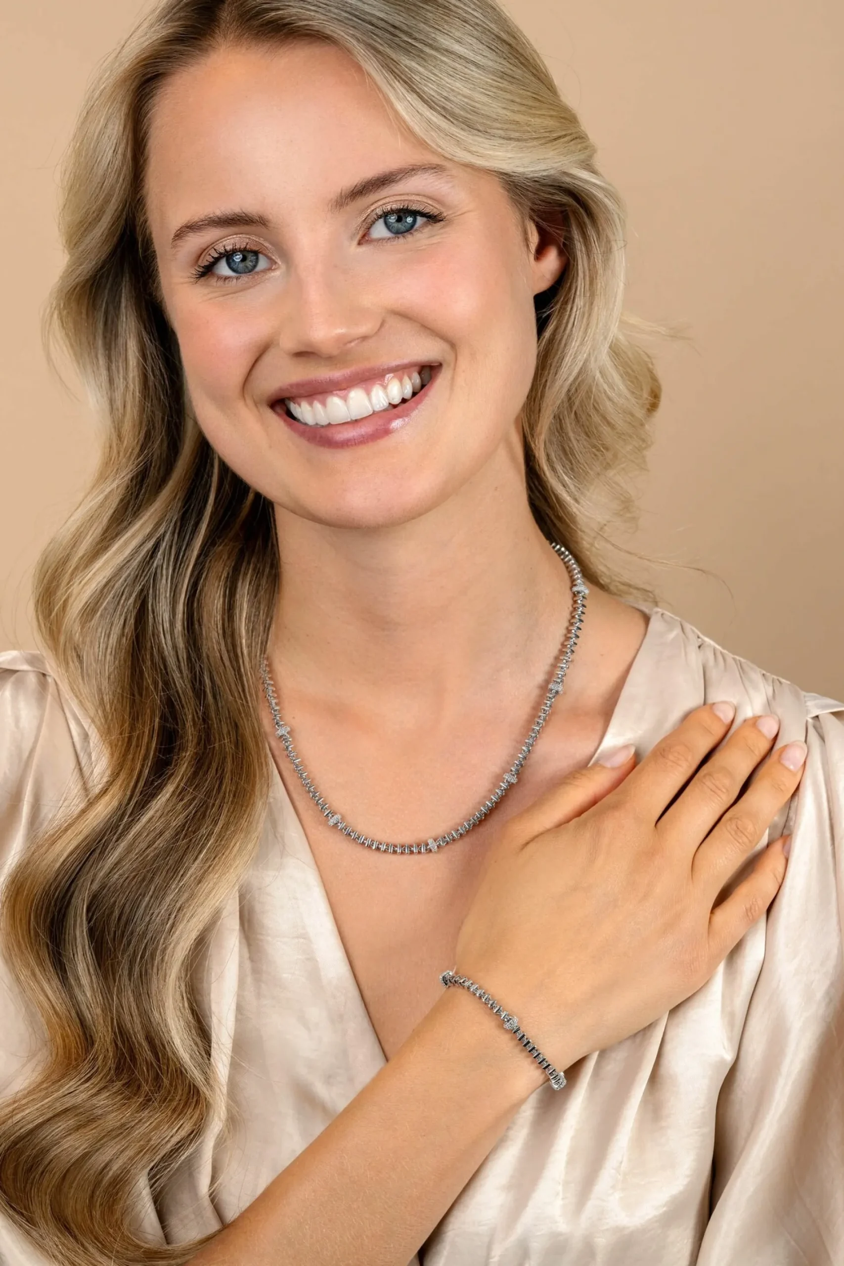ZINZI zilveren vierkante schakel ketting 6mm breed afwisselend bezet met witte zirkonia's 45cm ZIC2678